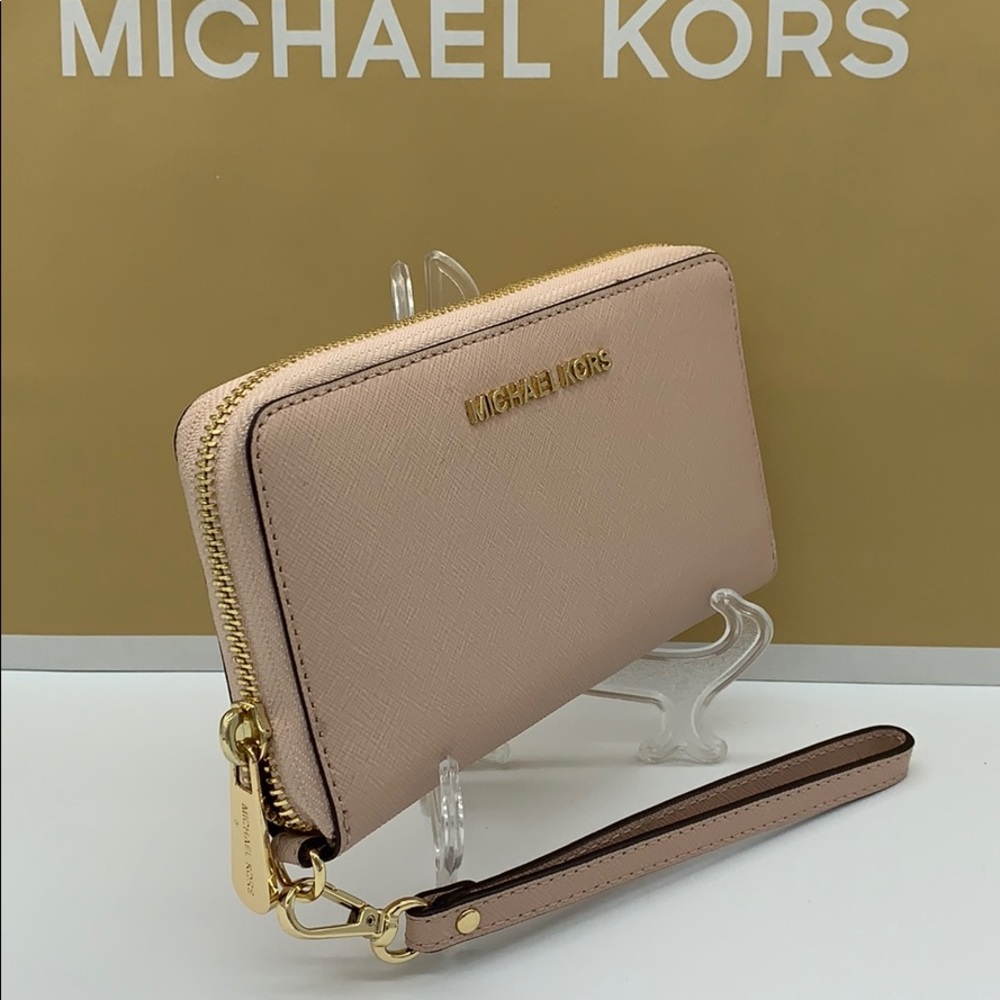 MICHAEL KORS JET SET TRAVEL LG FLAT MF PHN CASE - Picture 3 of 16